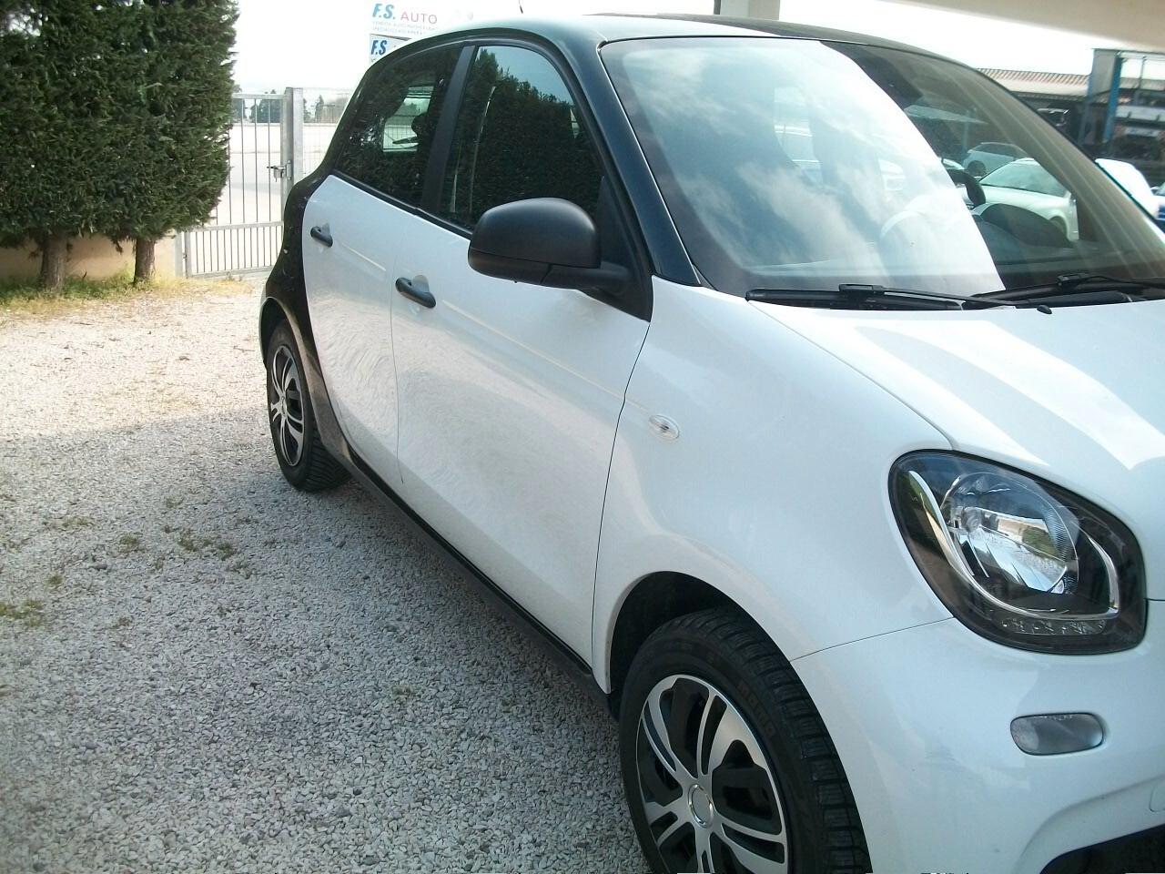 Smart ForFour 70 1.0 Passion cc999 euro 06 benzina 05 porte si neopatentati garanzia un anno km 102898 taliandati bi colore28