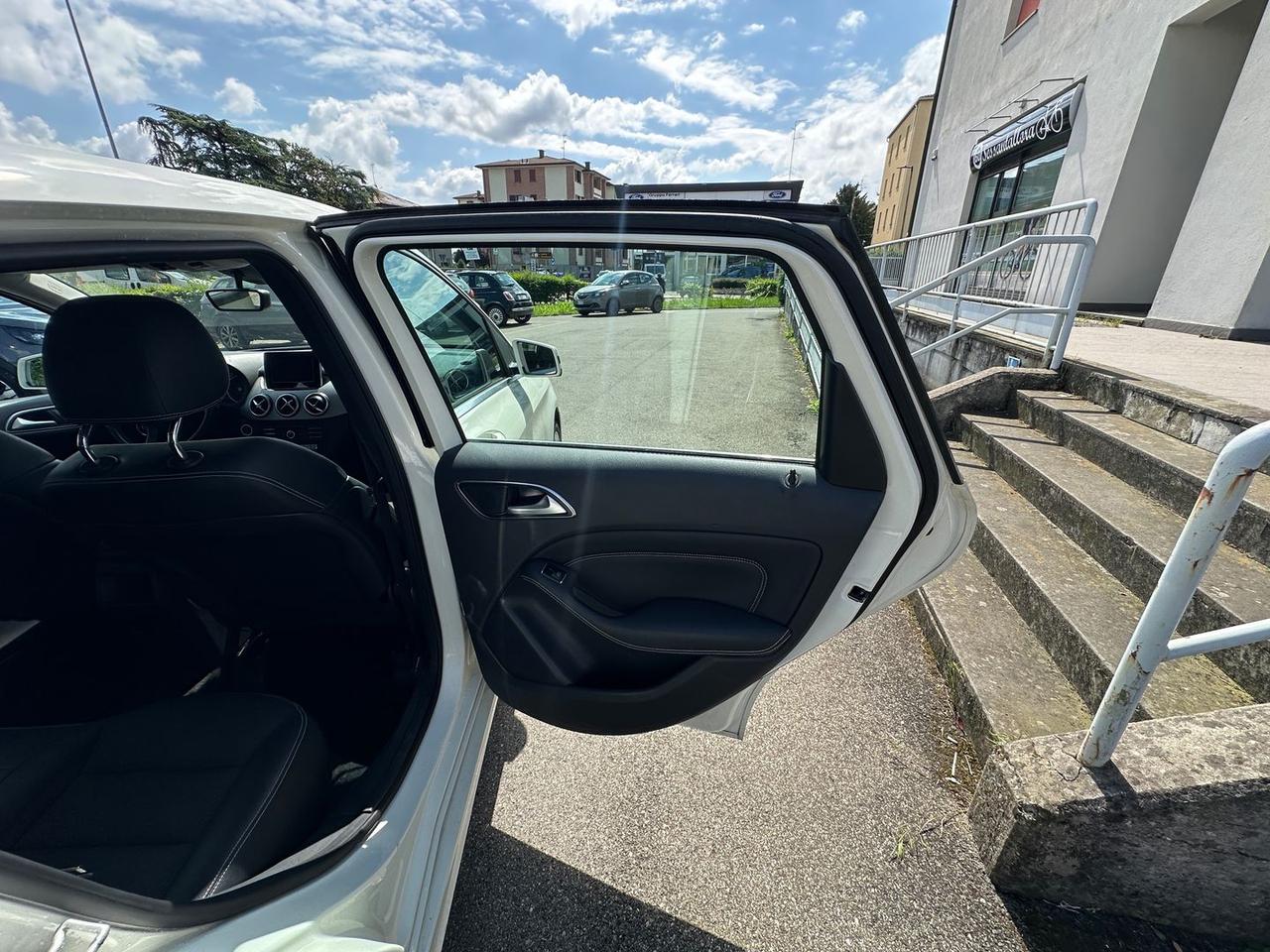 Mercedes-Benz B 180 Sport B 180 D BlueEFFICIENCY