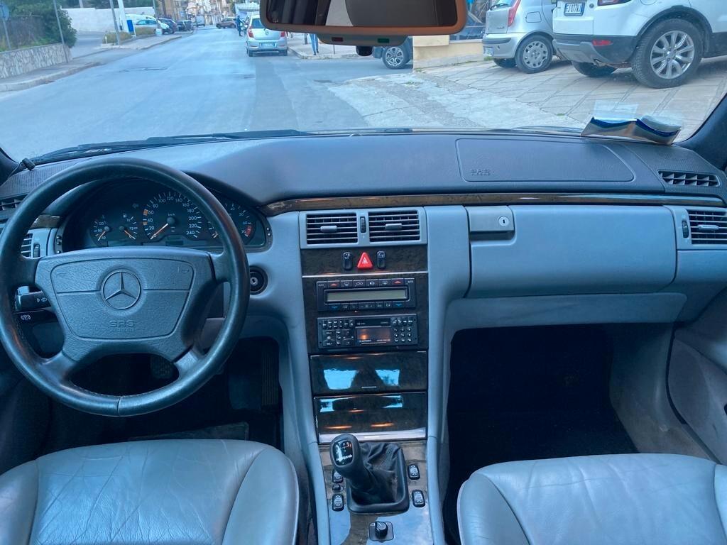 Mercedes-benz E 200 cat Classic
