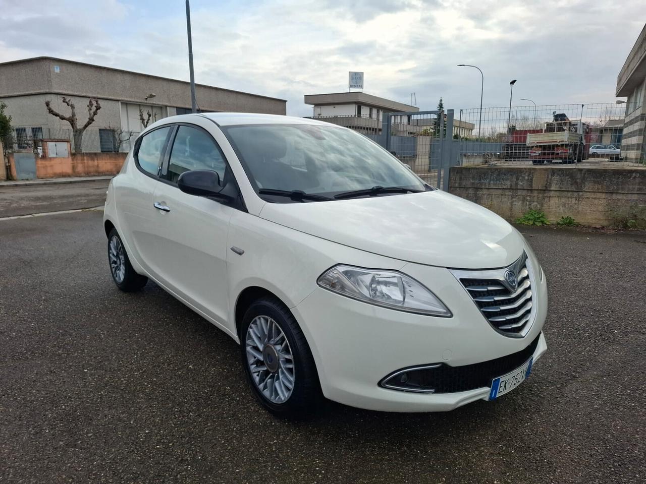Lancia Ypsilon 1.2 del 2012 SOLO 133.000 KM