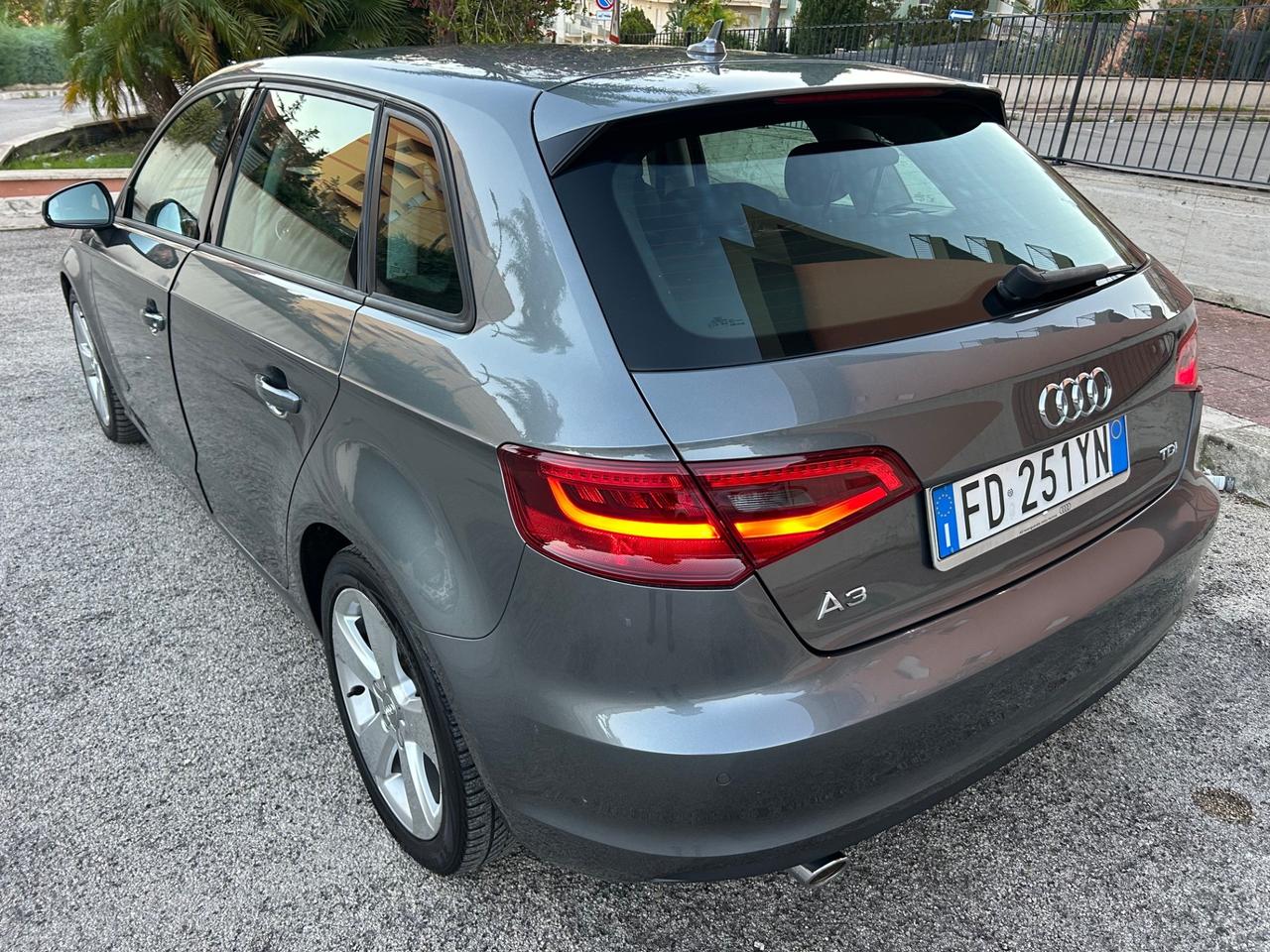 Audi A3 SPB 1.6 TDI Sport strafull!!!