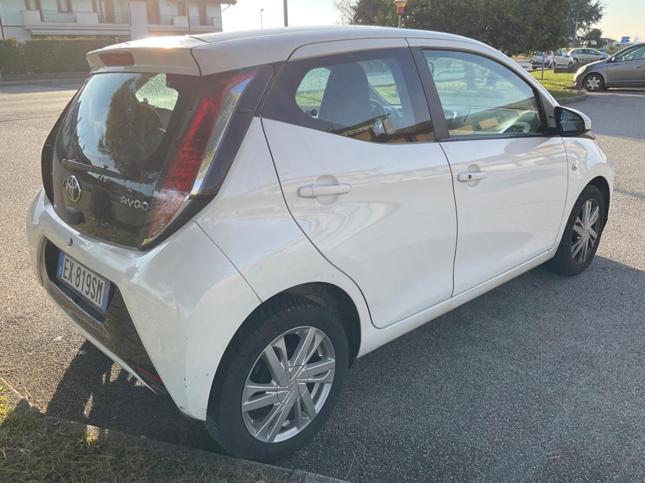 Toyota Aygo 1.0 VVT-i 69 CV 5 porte x-play