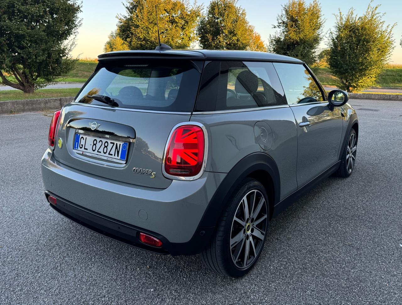 Mini Full Electric Cooper SE Camden Edition