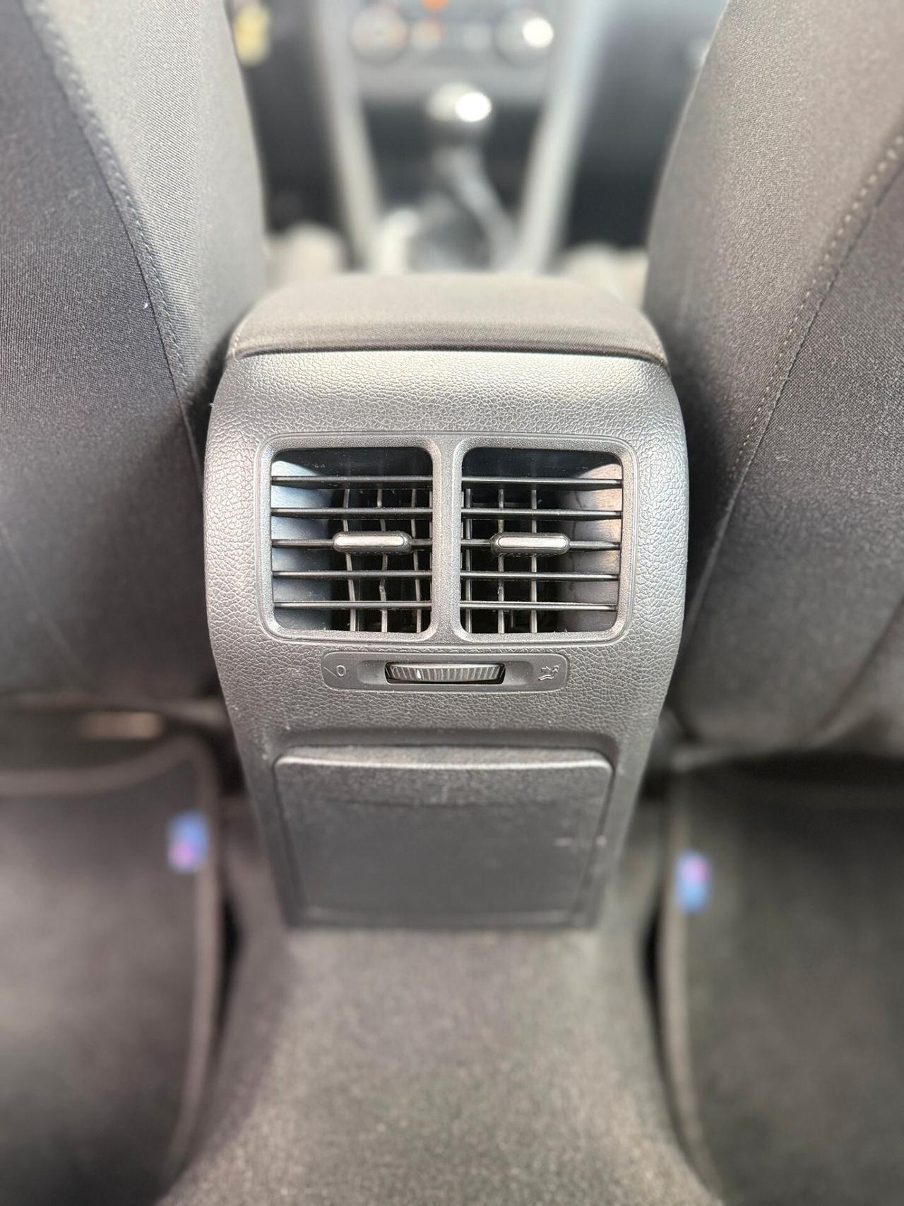 Volkswagen Golf VI 1.6 TDI 105cv (77kw) Sport