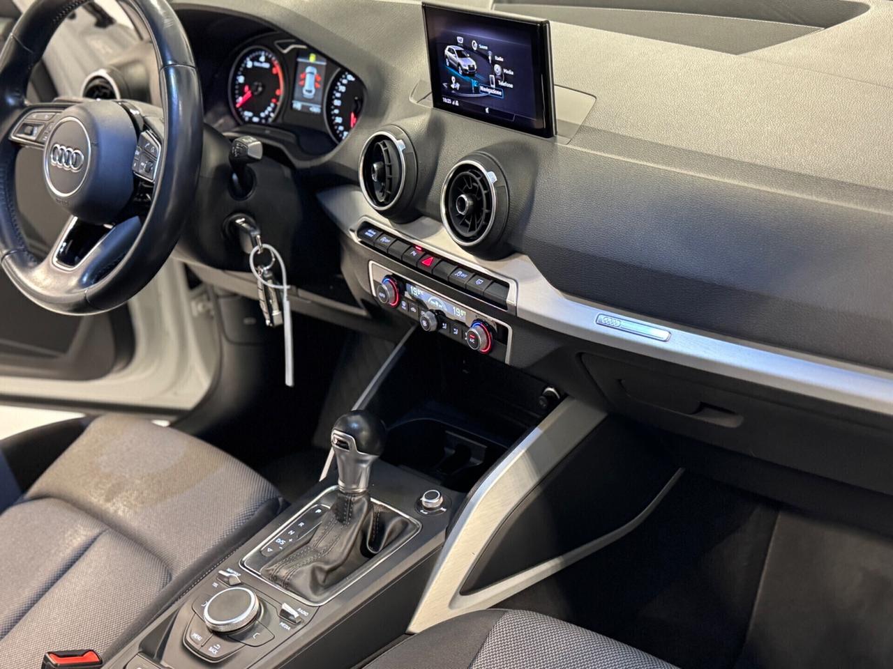 Audi Q2 TDI S tronic Sport , NAVI !