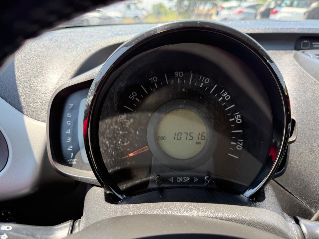Toyota Aygo 1.0 VVT-i 69 CV 5 porte x-play TSS