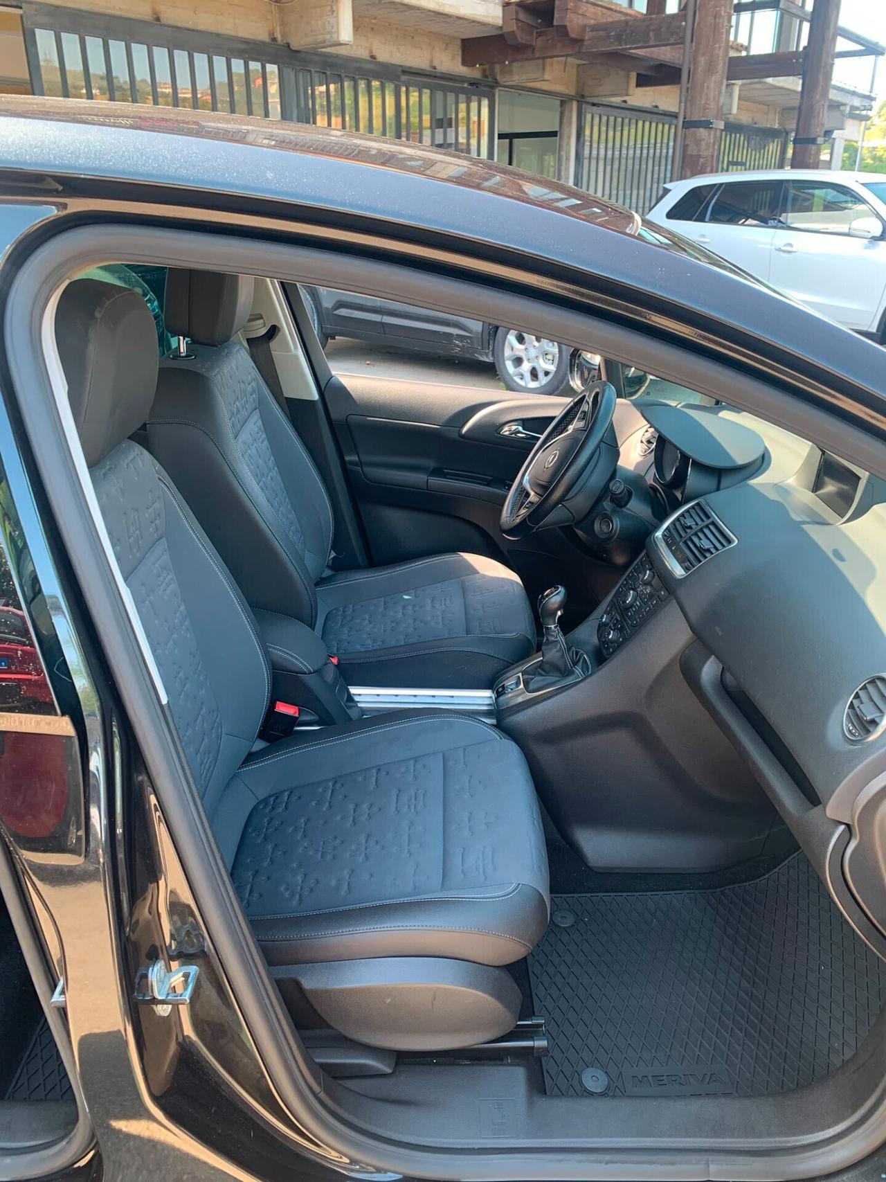 Opel Meriva-tdi 1600 cc-70000 km- anno 2016-neo patentati-cosmo full optional-tagliandata- molto bella