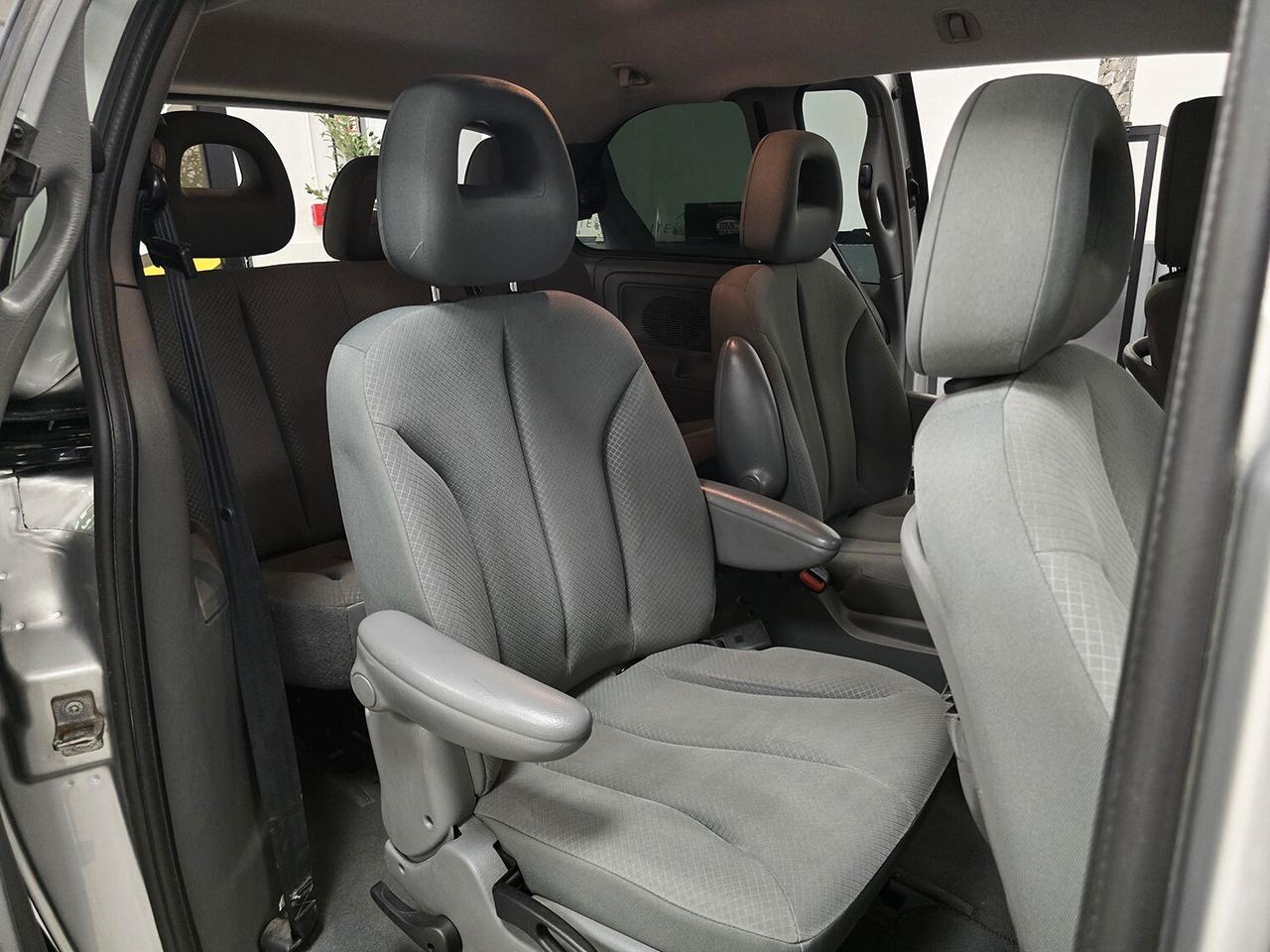 Chrysler Voyager 2.5 143cv 7 posti! 1st class! display! GAR.12 MESI