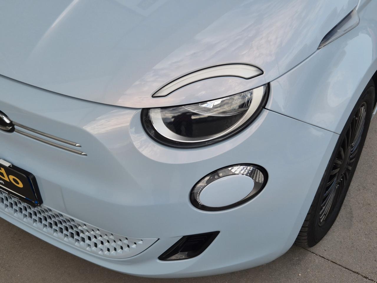 Fiat 500 500e Berlina 42 kWh La Prima