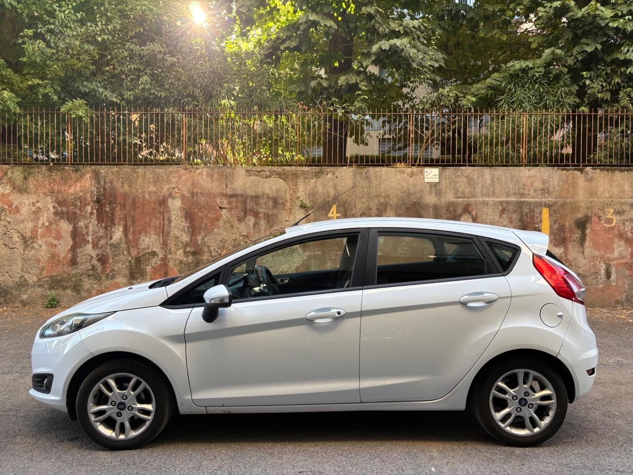 Ford Fiesta 1.5 TDCi 75CV 5 porte Black & White Edition. - DISTRIBUZIONE FATTA