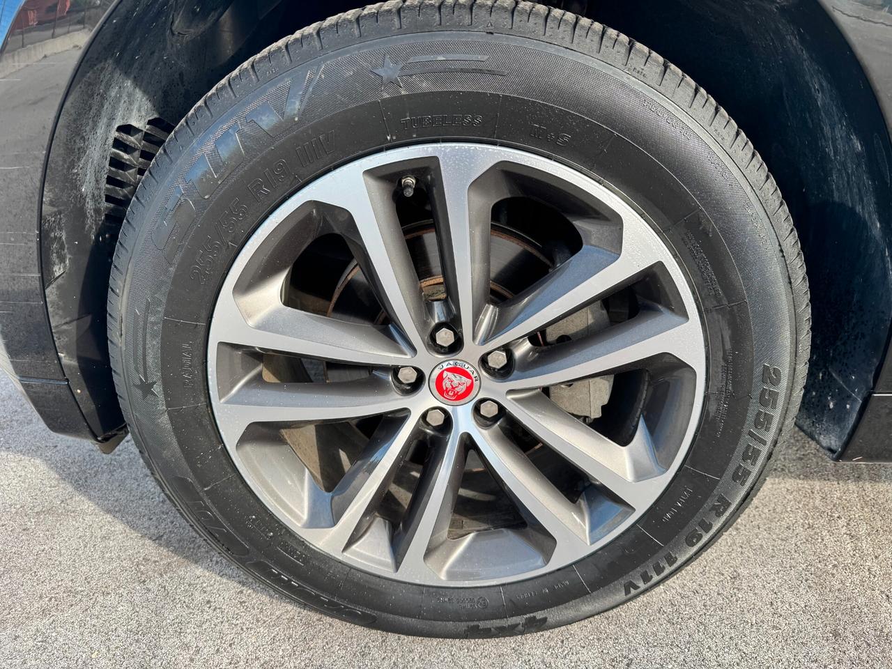 Jaguar F-Pace 2.0 D 180 CV AWD aut. R-Sport