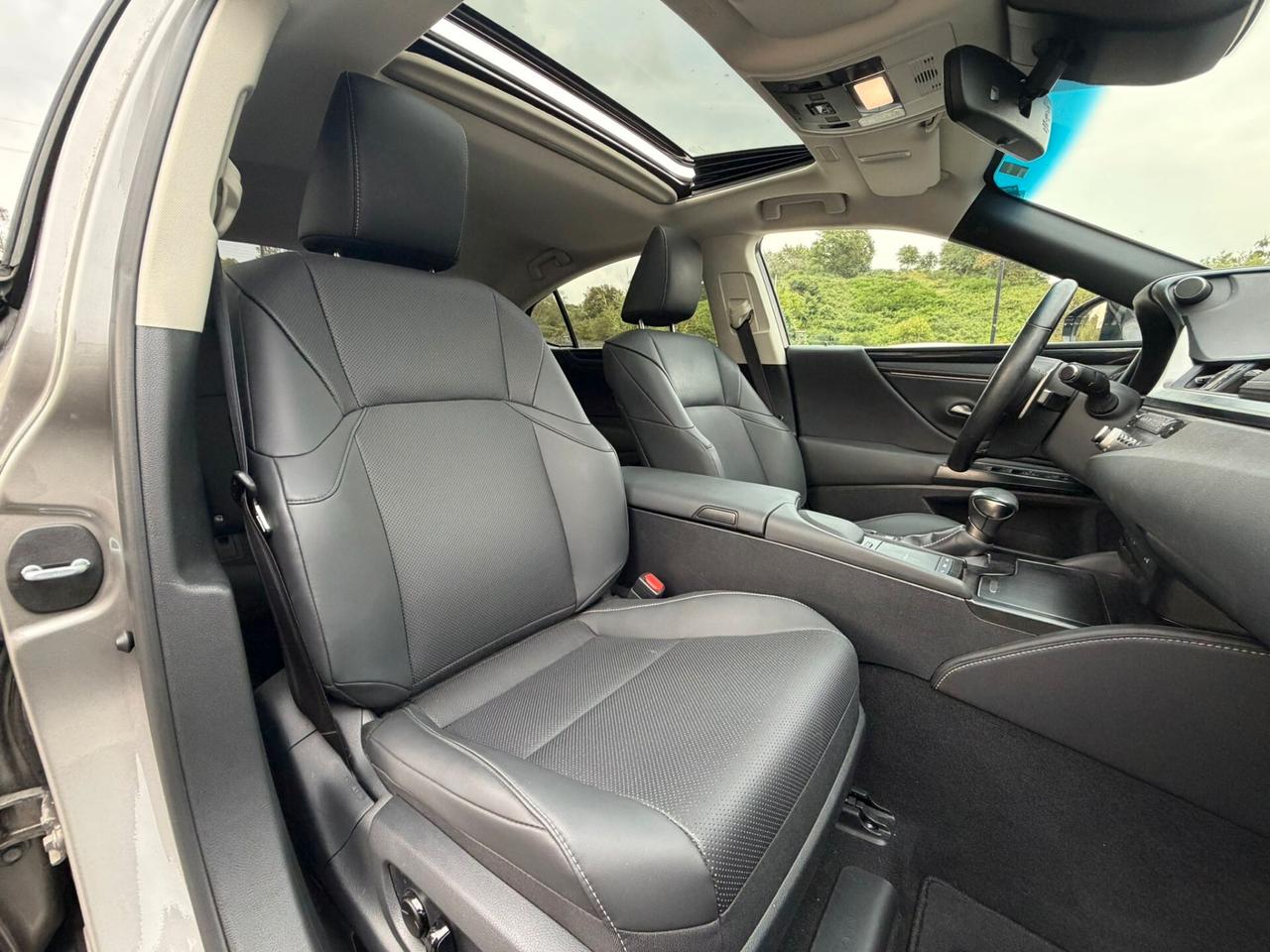Lexus ES Hybrid Luxury