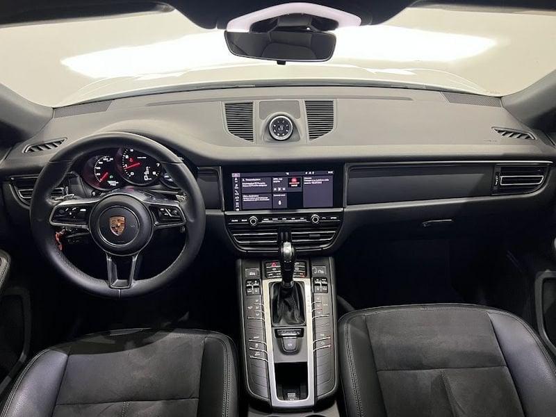 Porsche Macan 2.0 iva esposta