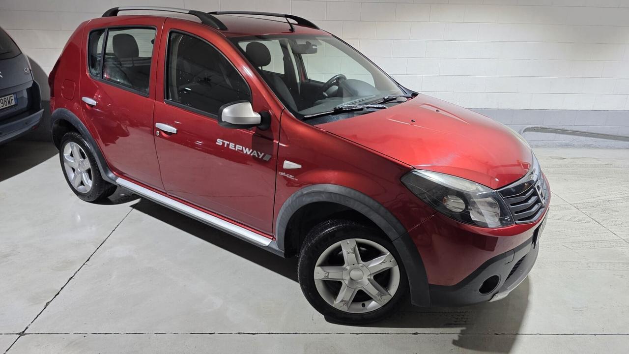 Dacia Sandero Stepway 1.6 8V GPL 85CV NEOPATENTATI