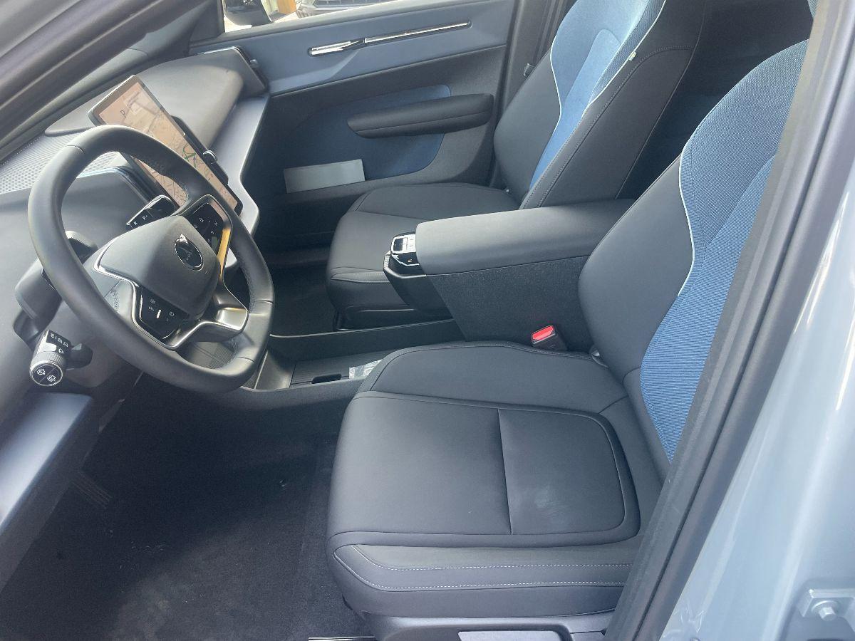 VOLVO - EX30 - Single Motor Extend. Range RWD Plus