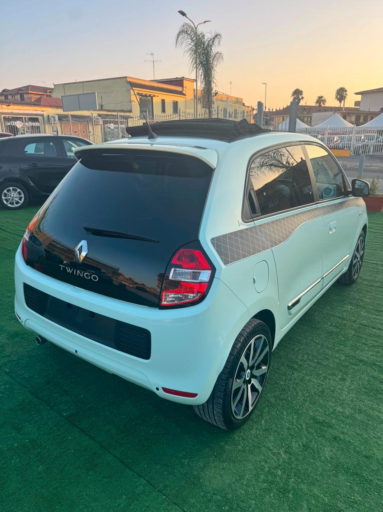 Renault Twingo SCe EDC La Parisienne