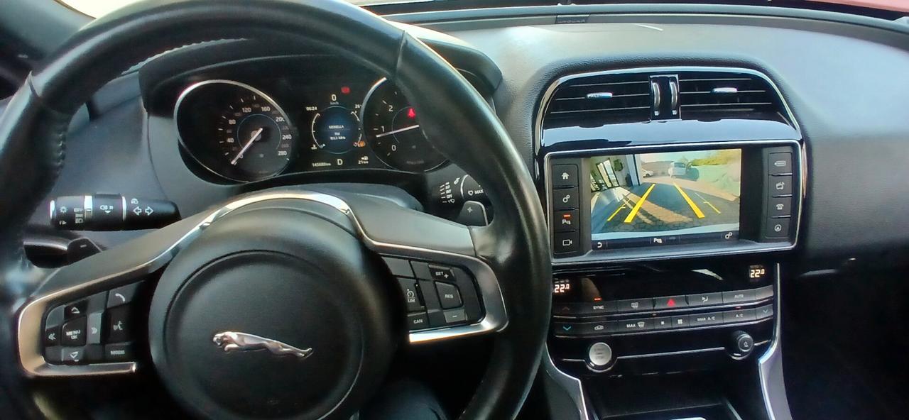 Jaguar XE 2.0 D Turbo 180 CV AWD aut. R-Sport