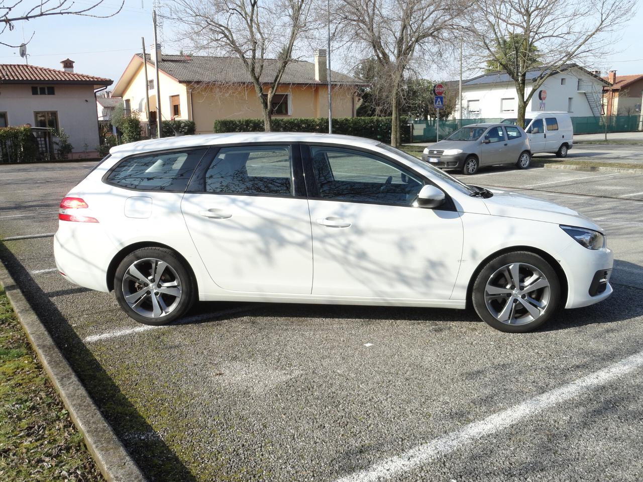 Peugeot 308 PureTech Turbo 130 S&S SW Allure