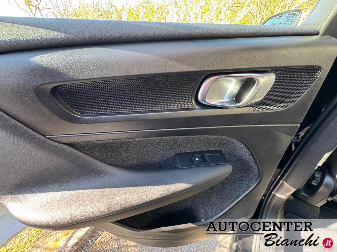 Volvo XC40 2.0 b4 awd Momentum