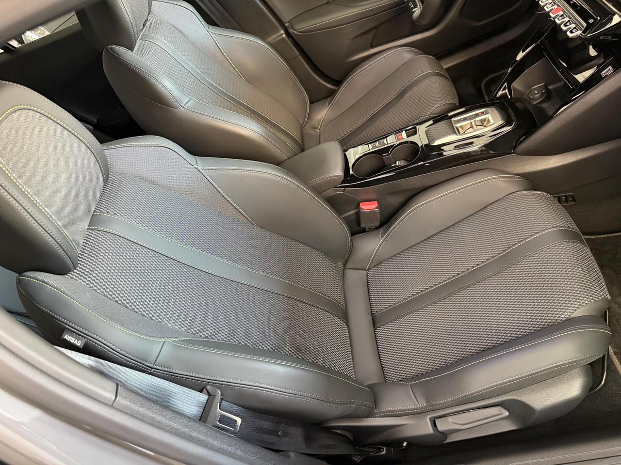 Peugeot 2008 motore elettrico 156 CV GT