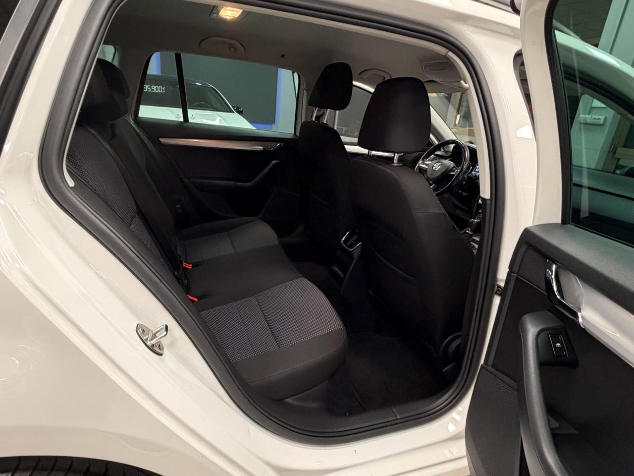 Skoda Octavia 1.6 TDI CR 110 CV DSG Wagon Style