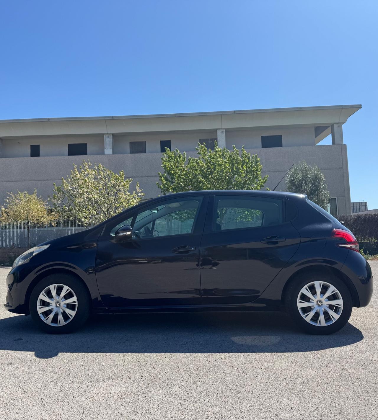 Peugeot 208 benzina anche per neopatentati
