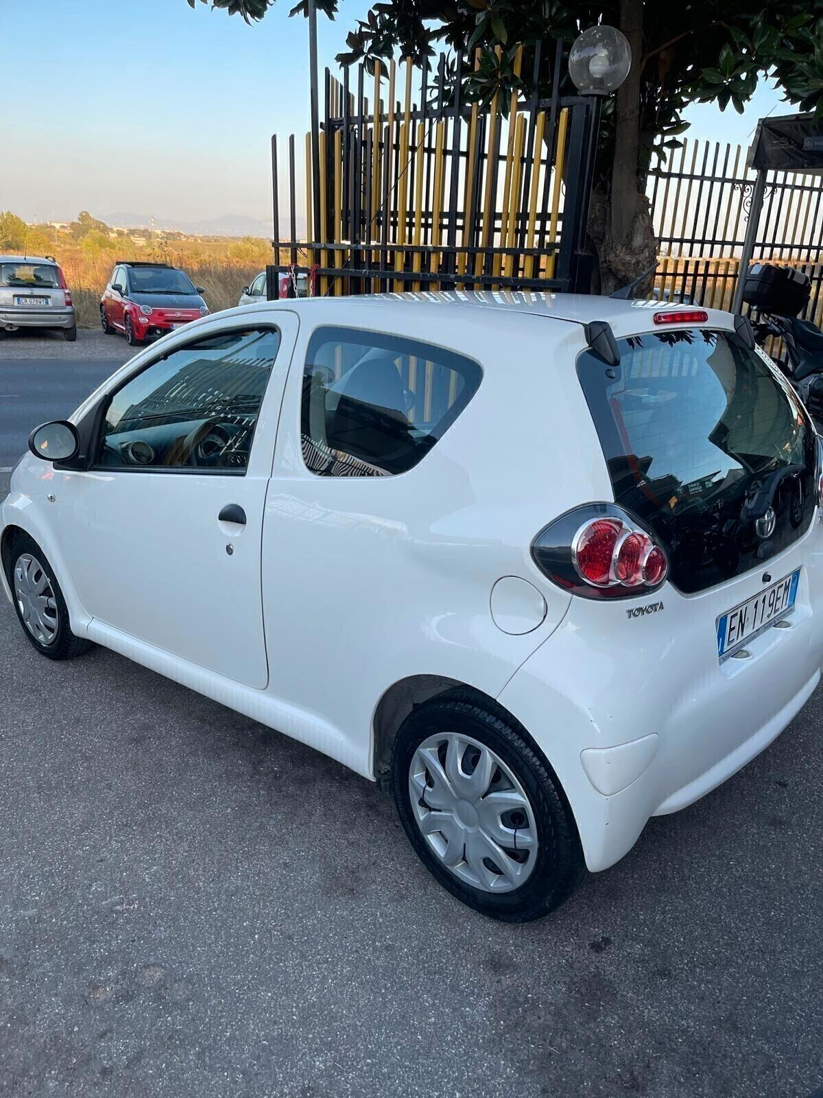 Toyota Aygo 1.0 12V VVT-i 3 porte Active Connect