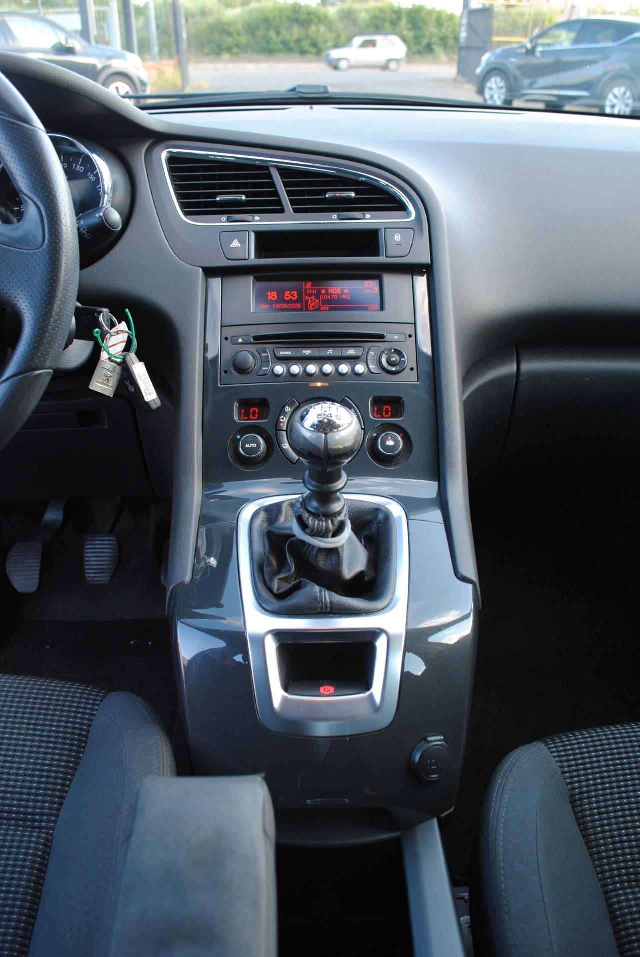 PEUGEOT 5008 1,6 HDI 114 CV