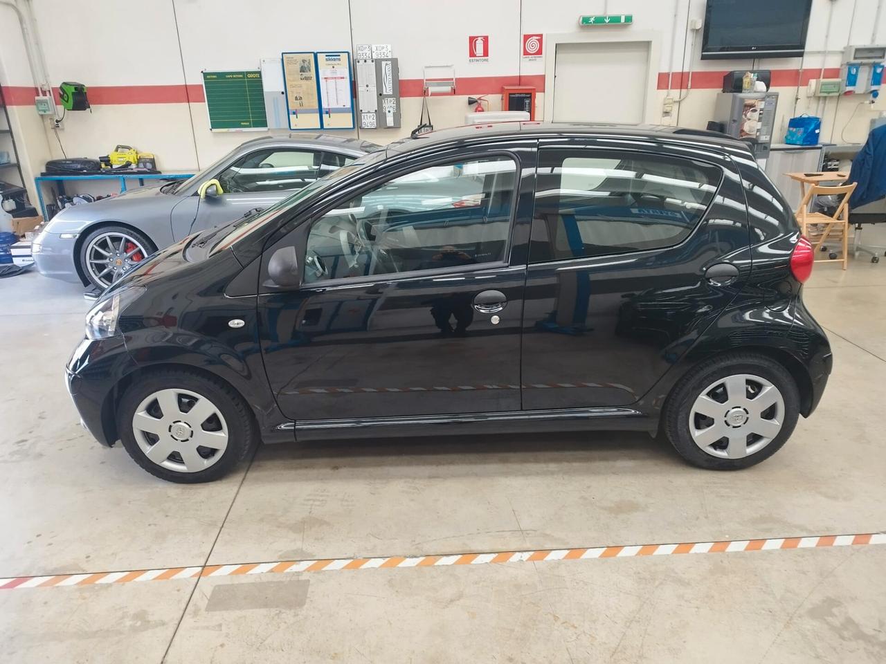 Toyota Aygo 1.0 12V VVT-i 5 porte Sol