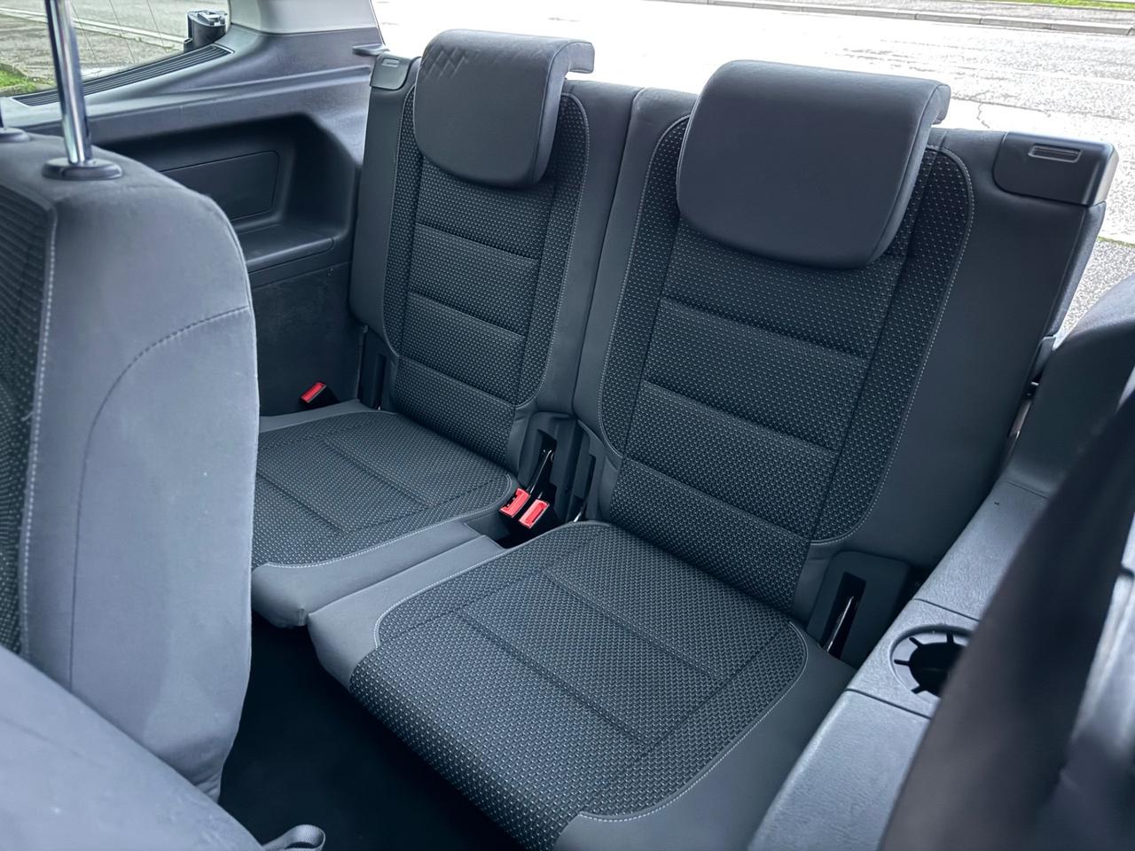 Volkswagen Touran 1.6 TDI DSG Business 7 posti 2015