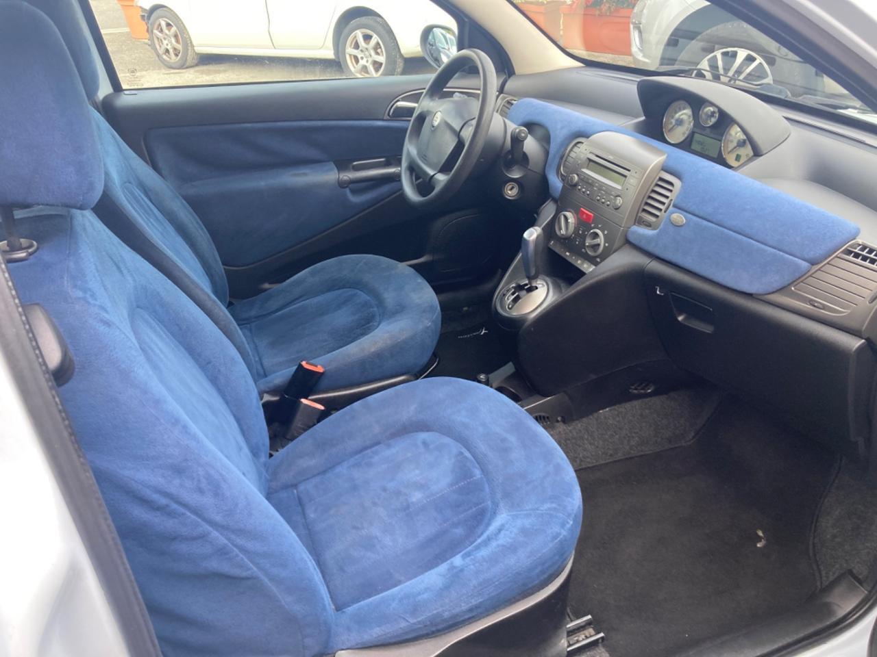 LANCIA YPSILON MULTIJET (CAMBIO AUTOMATICO)