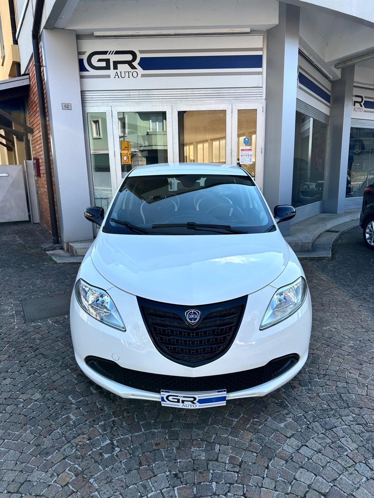 Lancia Ypsilon 1.2bz 69Cv 5P - Neopatentati
