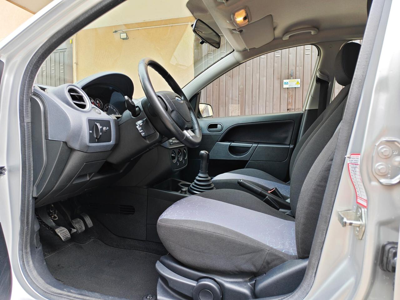 Ford Fiesta 1.2 BENZINA 75cv / 25.900km / Unipro