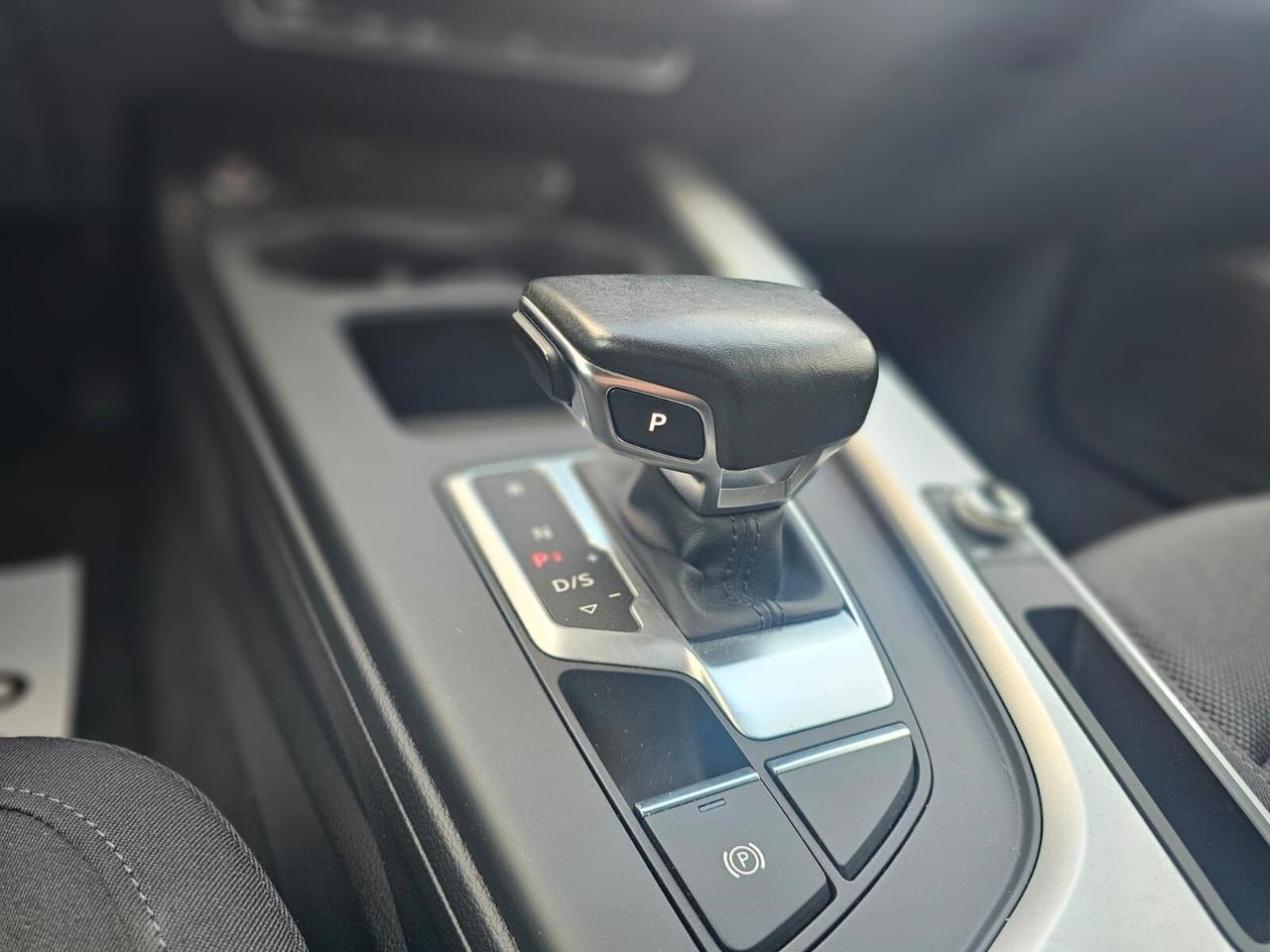 Audi A4 40 TDI quattro S tronic Business Advanced