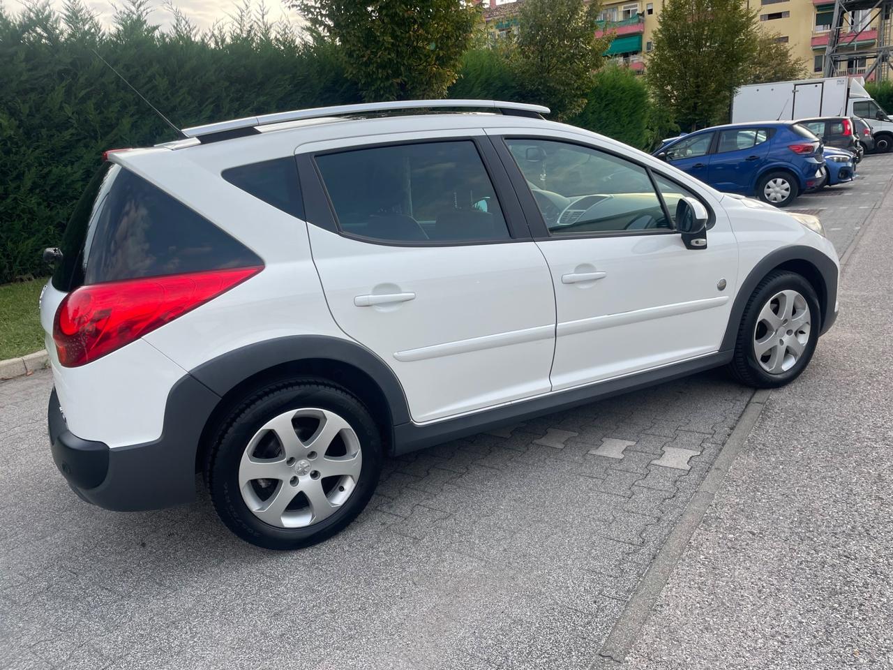 Peugeot 207 1.6 HDi SW Outdoor 2011 tetto perfetta