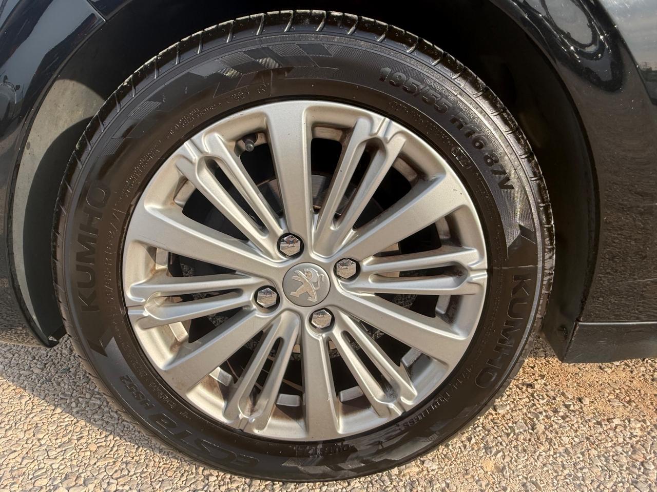 Peugeot 208 PureTech 82 5 porte Allure