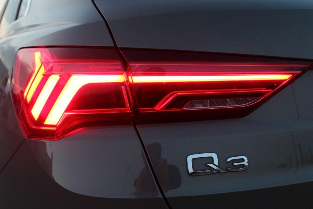 AUDI Q3 2.0 TDI 150 CV s-tronic *Matrix *Luci Ambiente
