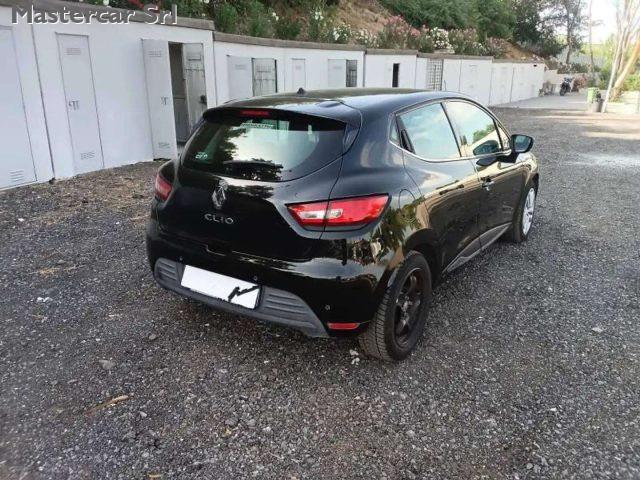 RENAULT Clio Clio 1.2 16v Zen 75cv 5p - FK670YB