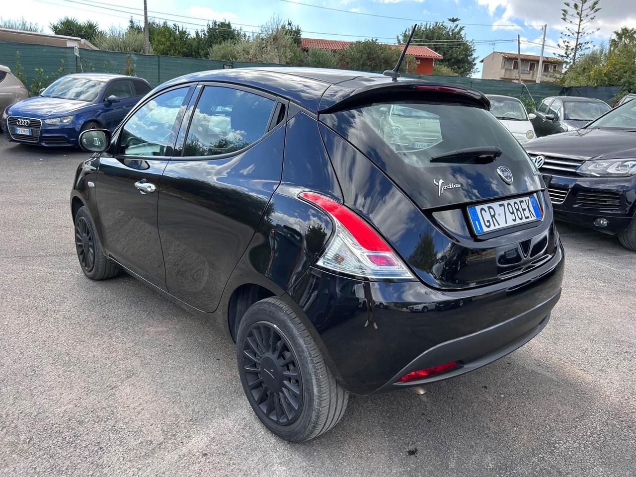 Lancia Ypsilon 1.0 FireFly 5 porte S&S Hybrid UnYca