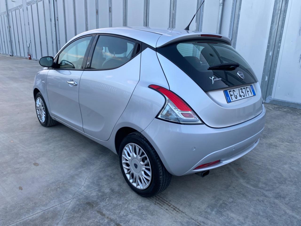 Lancia Ypsilon 1.2 69 CV 5 porte Silver