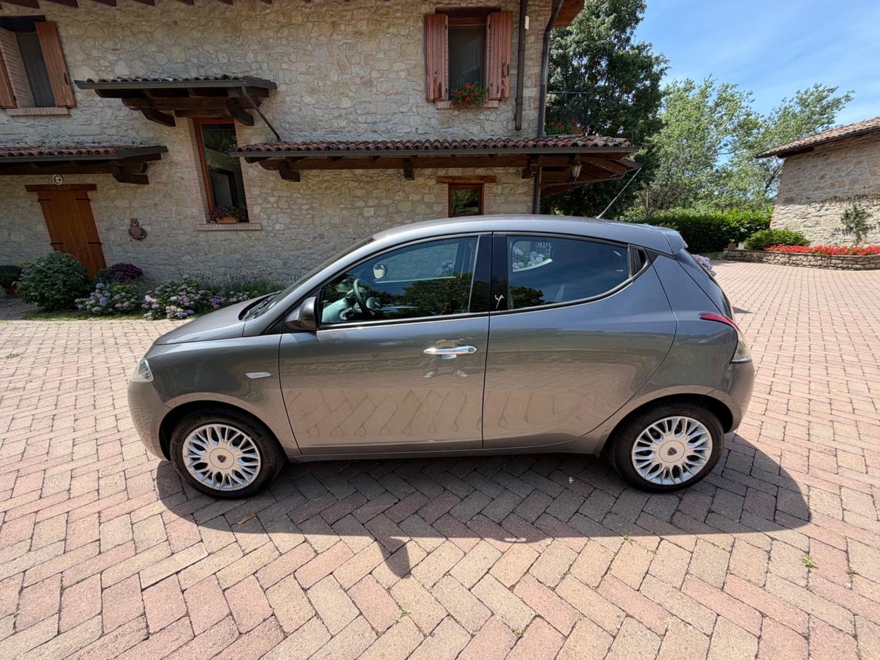 Lancia Ypsilon 1.2 69 CV 5 porte Gold OK NEOPATENTATI