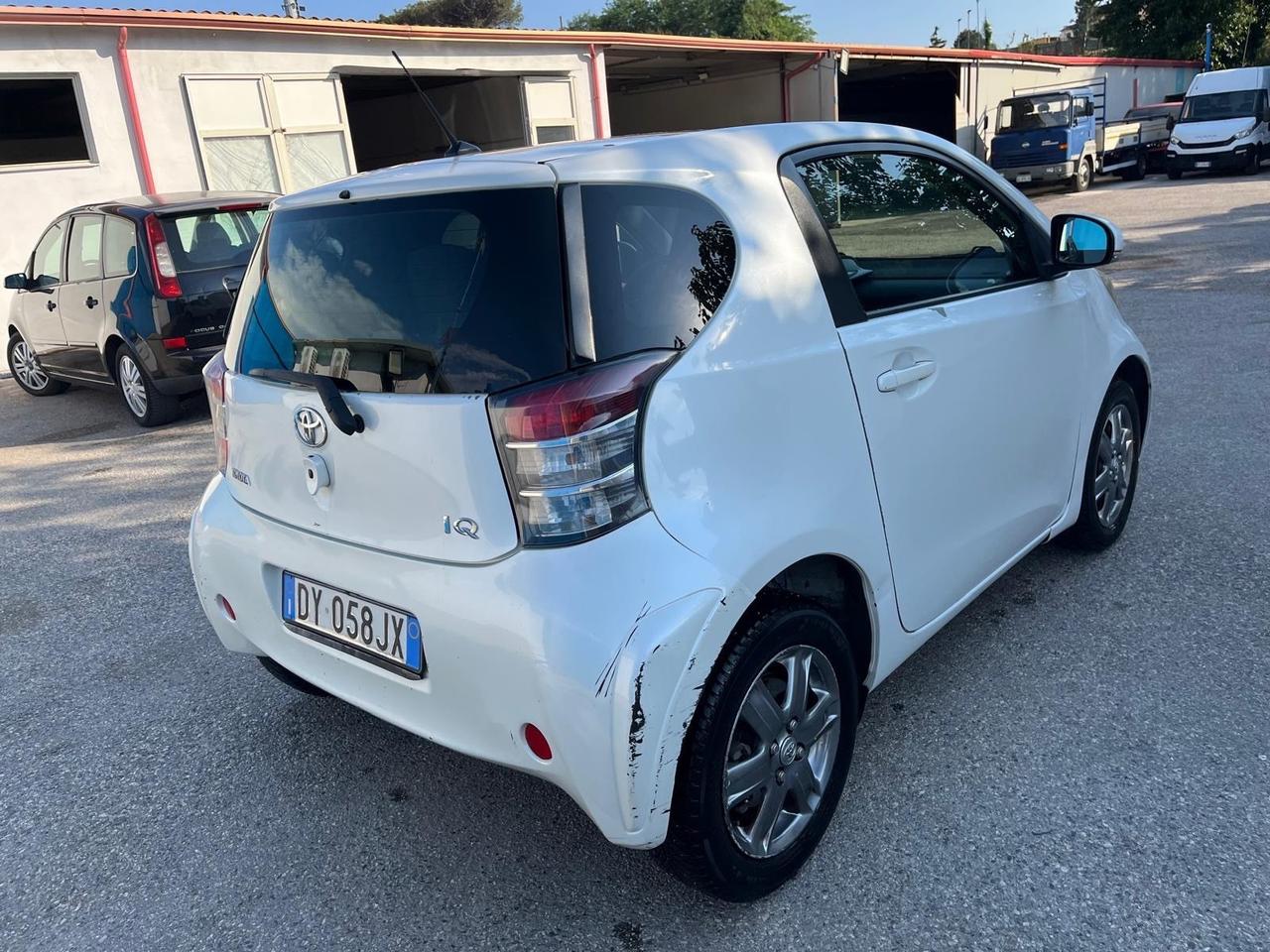 Toyota iQ-1.0 benz-c.autom-full-2009