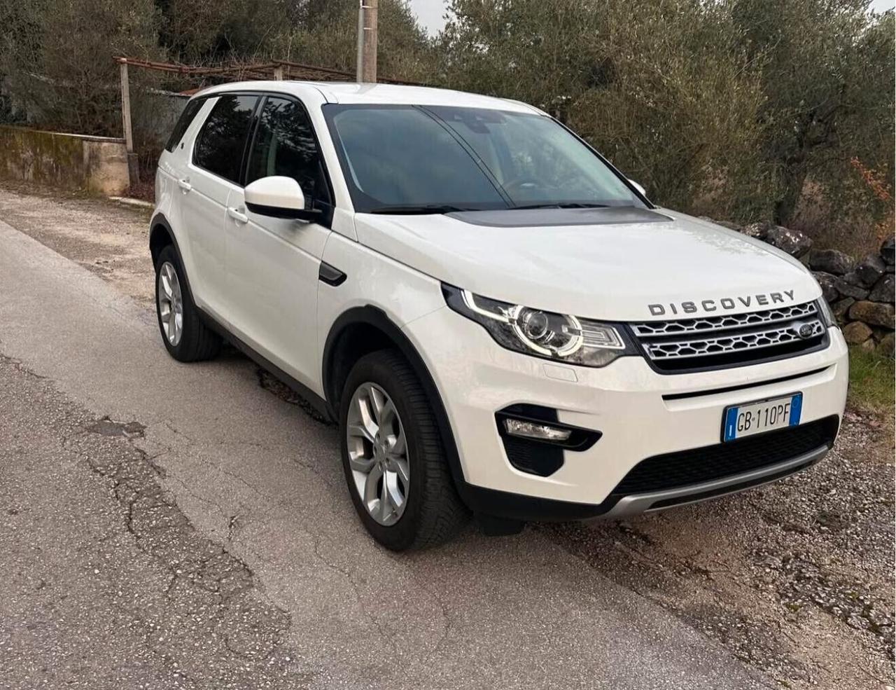 Land Rover Discovery Sport 2.0td4 150cv uni proprietario, mai incidentata.