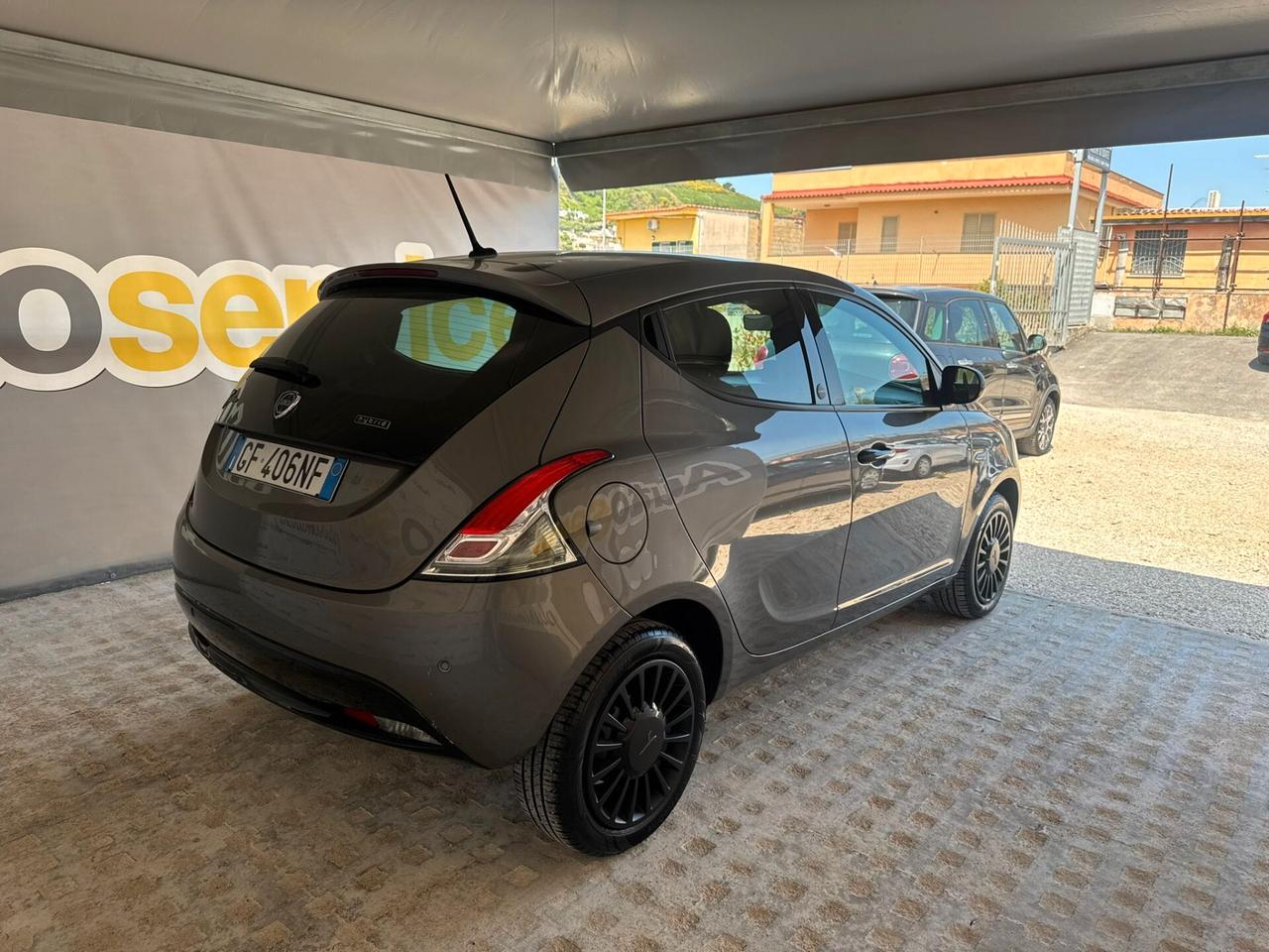 Lancia Ypsilon 1.0 FireFly Hybrid
