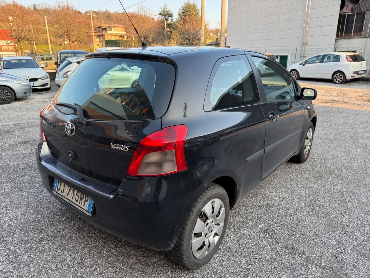 Toyota Yaris 1.000 benz 69cv Neopatentati