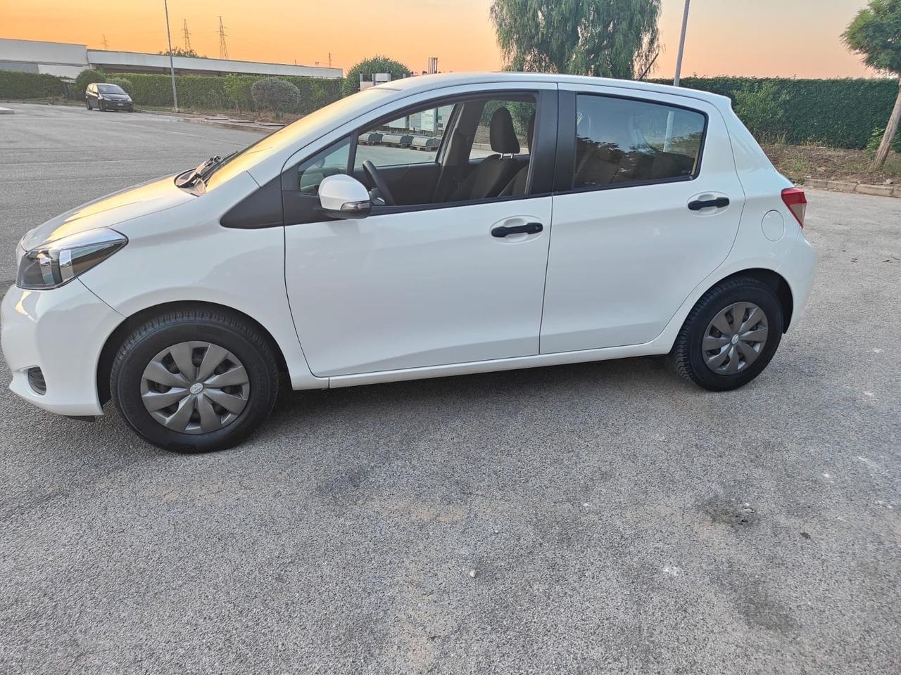 Toyota Yaris 1.0 5 porte Lounge