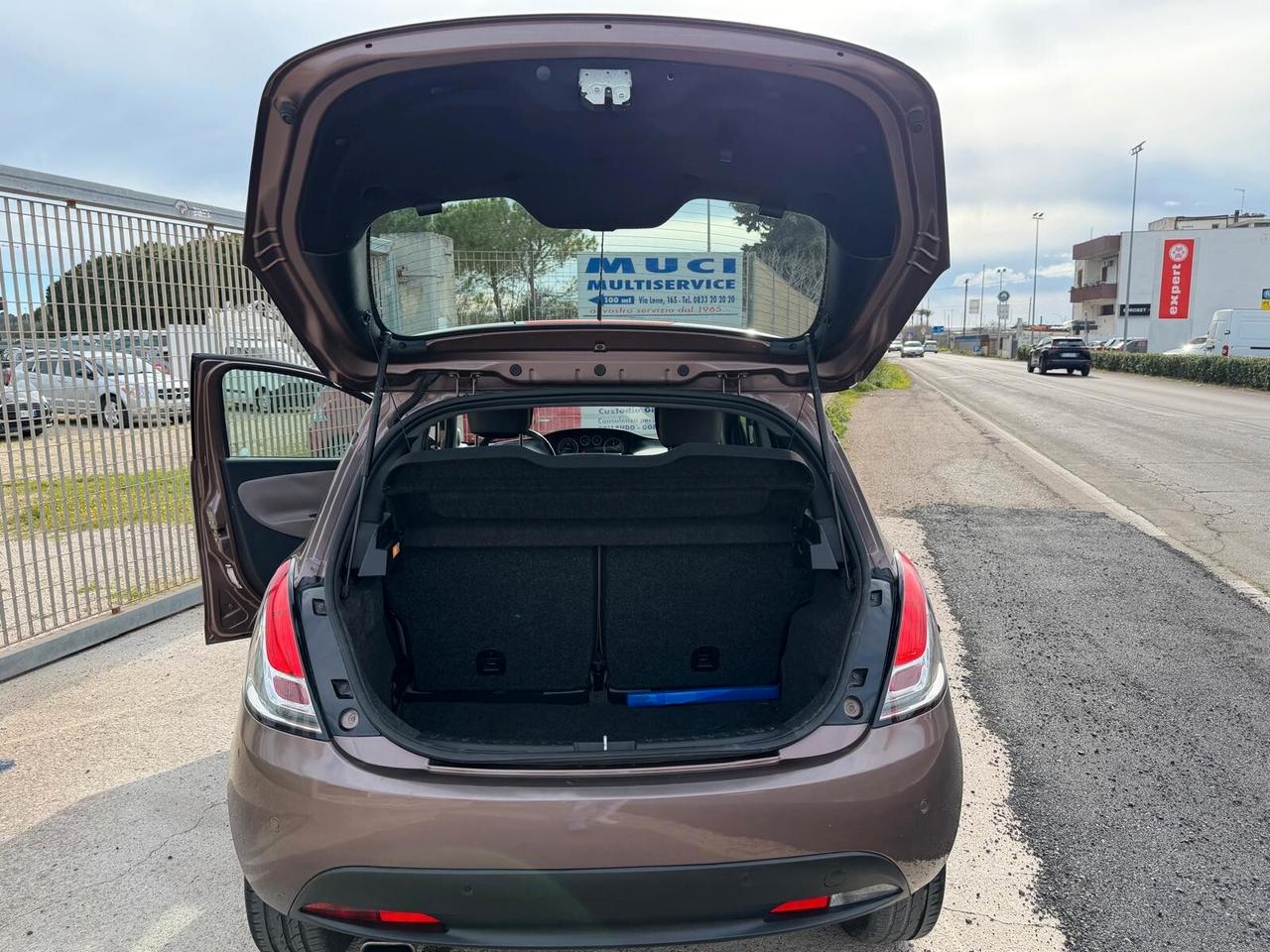 Lancia Ypsilon 1.2 BENZ - 69 CV - 5 porte