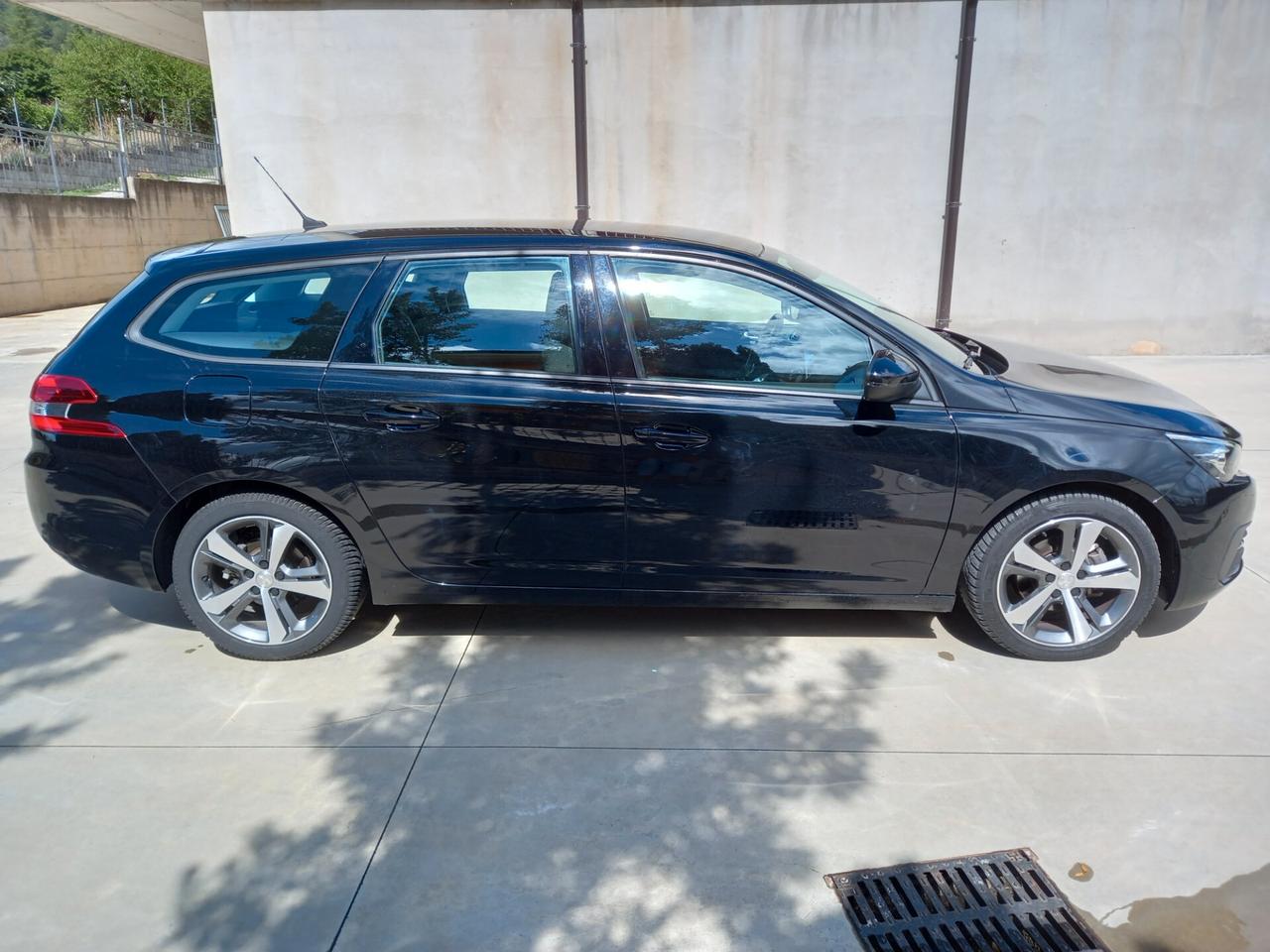 Peugeot 308 hdi 100 98000 km 12/2019