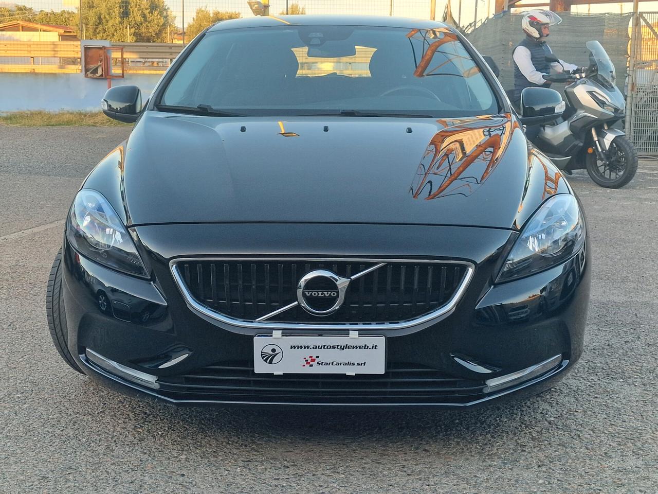 Volvo V40 D2 Kinetic 120CV - 2017