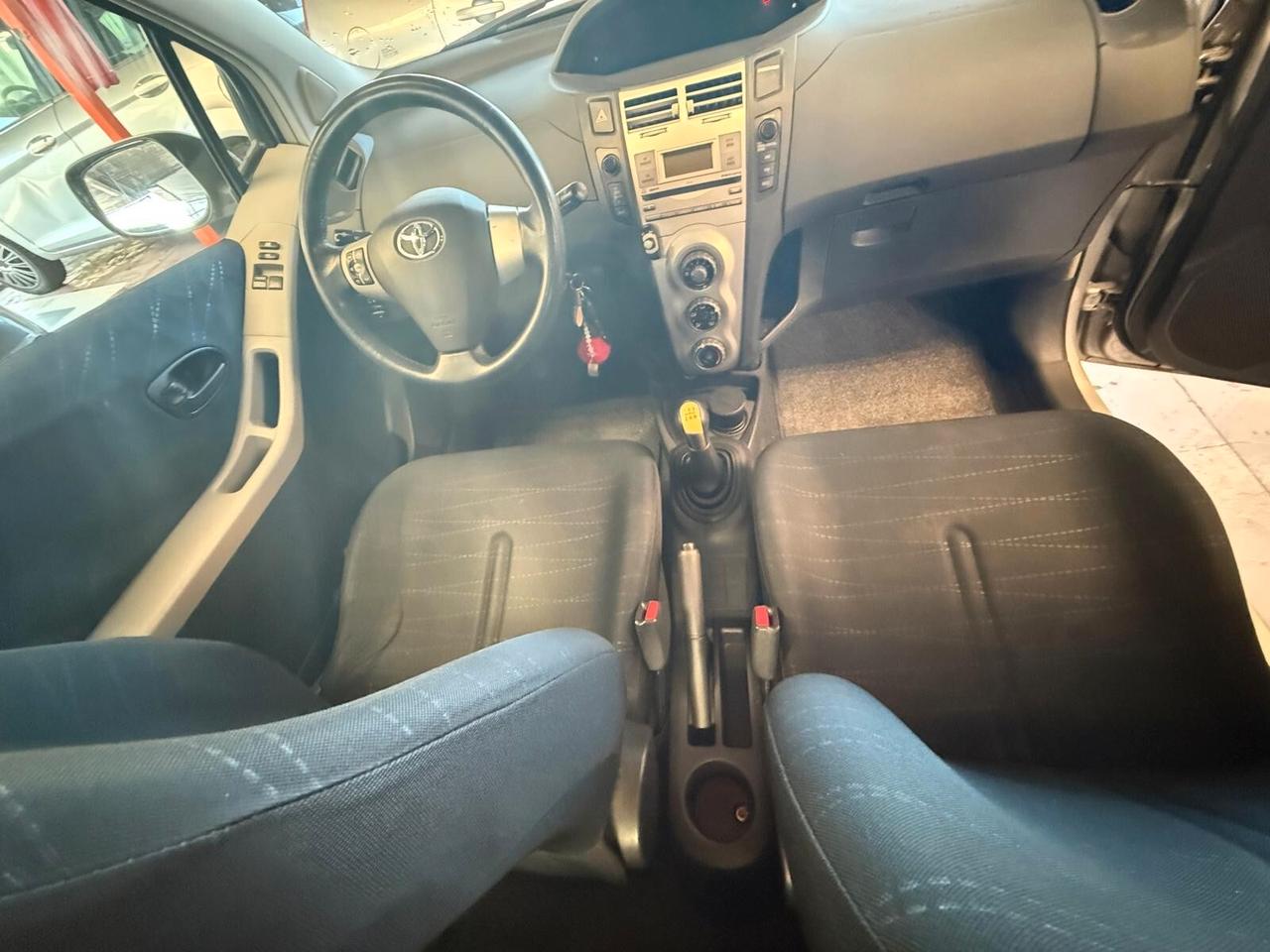 Toyota Yaris 1.0 3 porte Sol